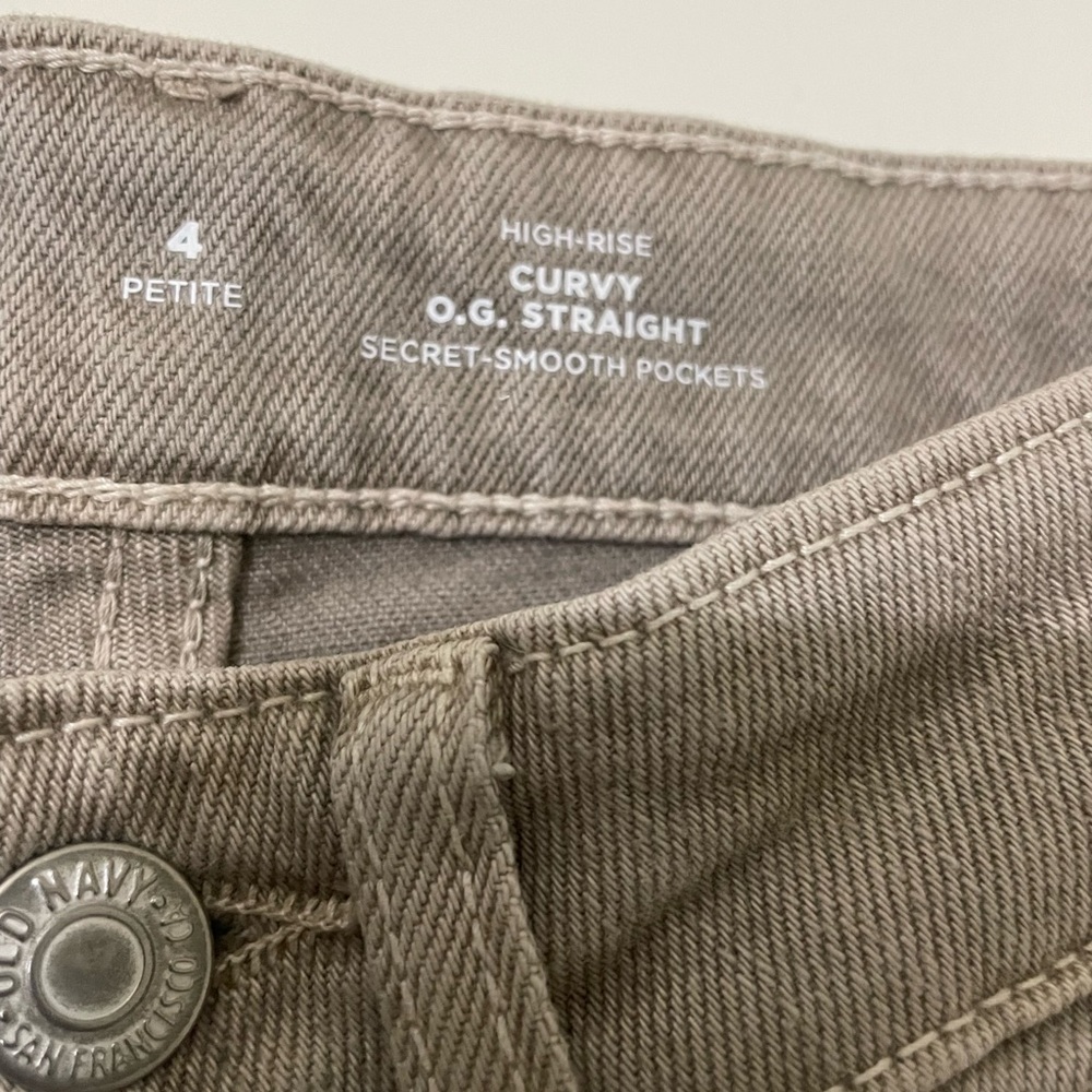 NWT. Old Navy Curvy High-Waisted OG Straight Beige Ankle Jeans for Women